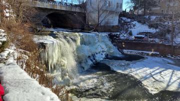 Chagrin Falls - Frozen in Winter