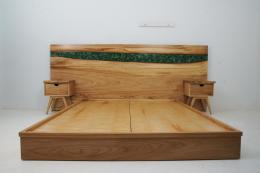 Elm River Platform Bed And Matching Nightstands 2