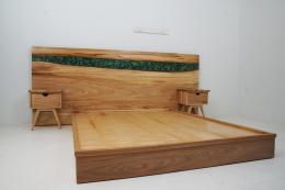 Elm River Platform Bed And Matching Nightstands 3