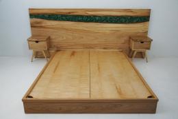 Elm River Platform Bed And Matching Nightstands 1