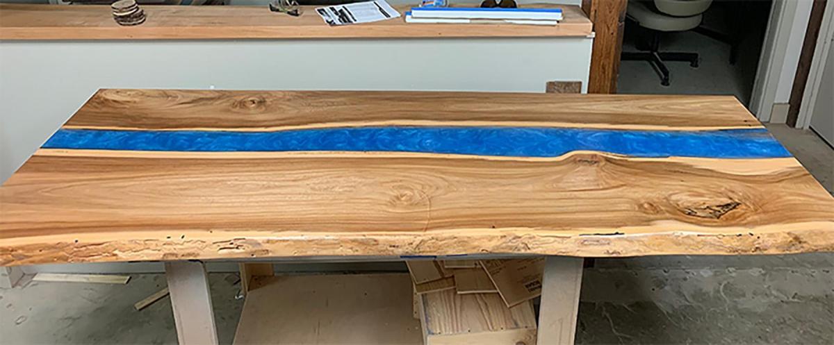 Live Edge Countertop For Washroom Epoxy Resin & Wood - Vilasaa